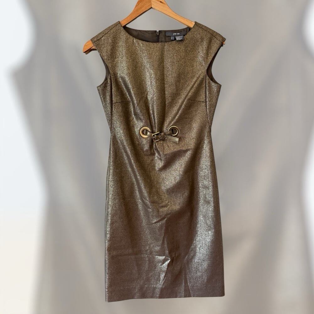 Per Se Gold Metallic Sheath Dress Sleeveless Buckle Detail Knee Length Size 0